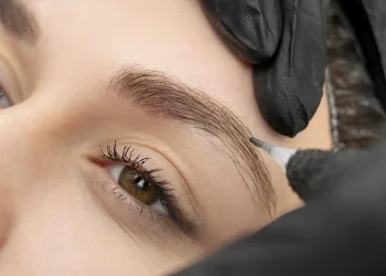 האמנות שאחרי המחט: המדריך השלם להחלמה מושלמת ממיקרובליידינג